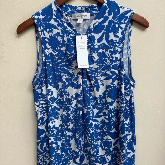 Amour Vert Victoria Dream Top New With Tags Size Large Blue and White Evereve